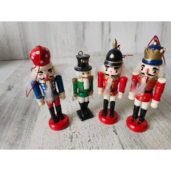 Vintage nutcracker ornament soldier set red green - Picture 1 of 11